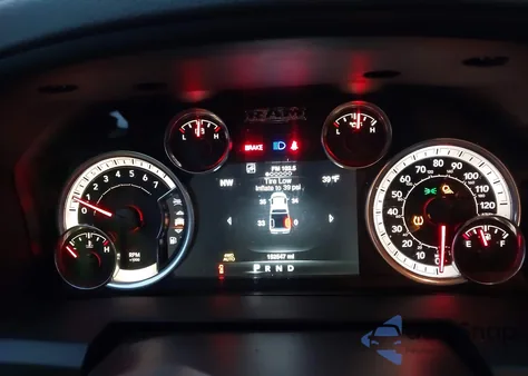 2016 Ram 1500 Big Horn z USA, uszkodzony, nr VIN 1C6RR7GG6GS124580